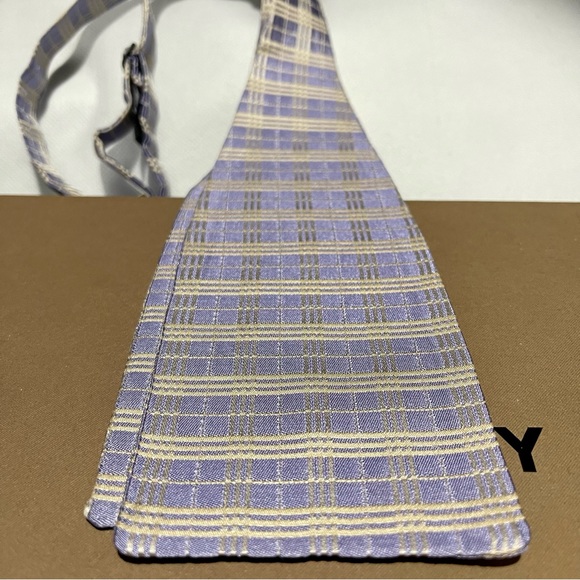 🎁HOLIDAY 25’🎁🔥💯🆕BURBERRY RARE CLASSIC LAVENDER NOVA CHECK SELFTIE BOW TIE🔥 - Picture 10 of 16